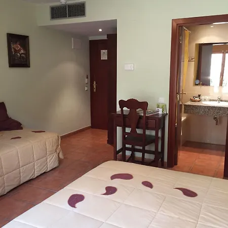 Hotel Castellote 3*
